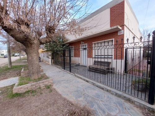 Casa De Dos Habitaciones + Patio + Parrilla