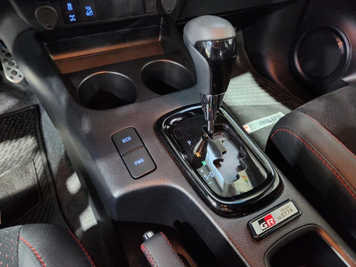 Imagen 18 de 23 de Toyota Hilux 4x4 Dc Gr-s Iii 2.8 Tdi At