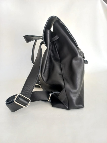 Imagen 2 de 4 de Mochila De Cuero Color Negro
