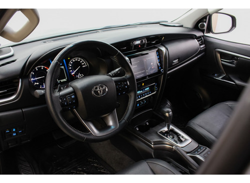 Toyota Hilux SW4 2.8 D-4D TURBO DIESEL SRX 7L 4X4 AUTOMÁTICO