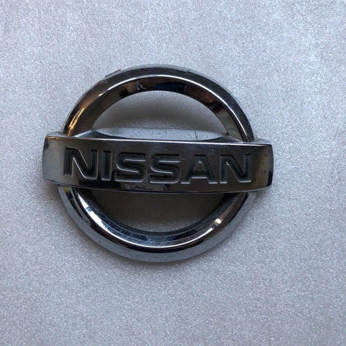 Emblema Parrilla Nissan Platina (09-09) #8200101475
