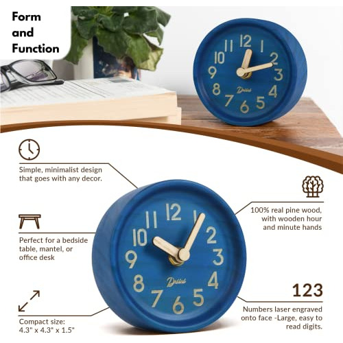 Mesa De Escritorio De Madera Reloj Analógico Hecho De ...