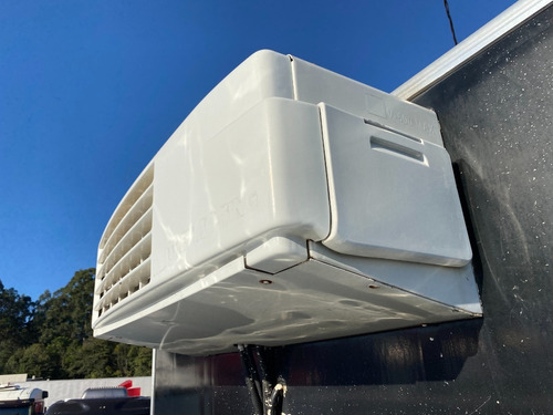 Imagem 6 de 14 de Vw 17.230 Robust 4x2 2019 Toco Com Baú Frigorífico Gancheiro