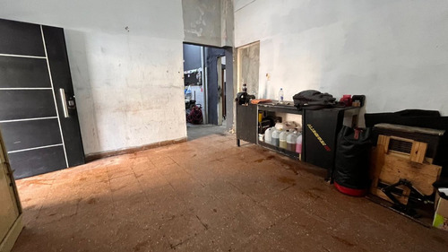 Casa En Lote Propio Con Gran Jardín (a Reciclar)