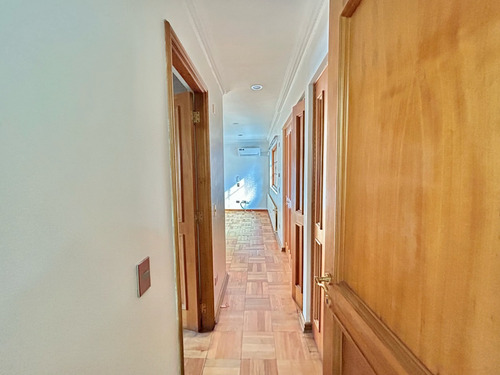 Amplia Casa Con Parquet, Luz Natural En El Corazón De Vitacu