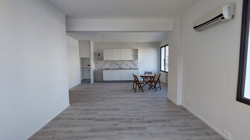 Imagen 6 de 15 de Apartamento En Venta De 2 Dormitorios En Centro - Reciclado