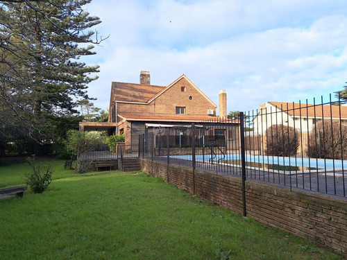 Venta Casa Con Renta Carrasco 4 Dormitorios Jardin Piscina Destino Vivienda Oficina Desarrollo Comer