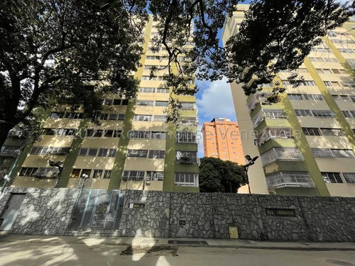 Se Vende Apartamento En El Paraíso Caracas, #23-14485