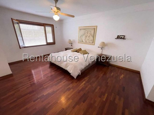 Agp Casa Con Cocina Moderna, Excelente Área De Reuniones, En Venta Ubicada En Calle Cerrada, En Alta Florida 25-11358 Ys
