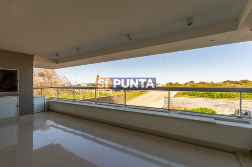 Imagen 3 de 24 de Apartamento A La Venta En Playa Brava