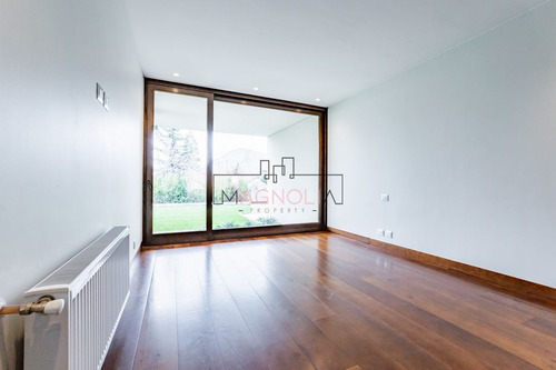 Casa En Venta De 5 Dorm. En Lo Barnechea