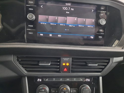 Imagen 8 de 25 de Volkswagen Vento Highline 250 Tsi At 2021 Azul 32.500kms U/m