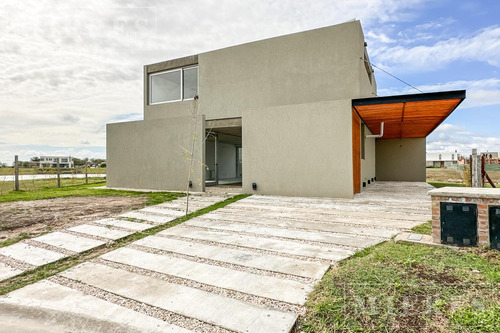 Casa En Venta En San Sebastián Área 1, A La Laguna