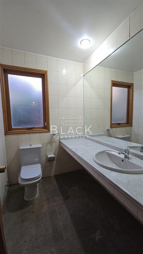 Casa En Arriendo De 5 Dorm. En Las Condes