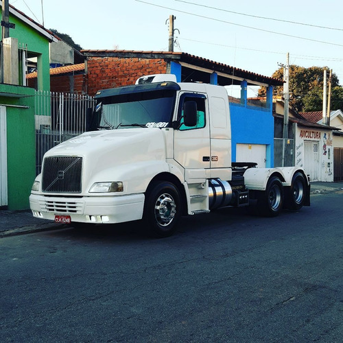 Imagem 2 de 5 de Volvo 380 2001 Nh