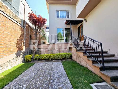 Exclusiva Casa En Venta En Lomas Del Sol: Comodidad Y Ubicación Inmejorable