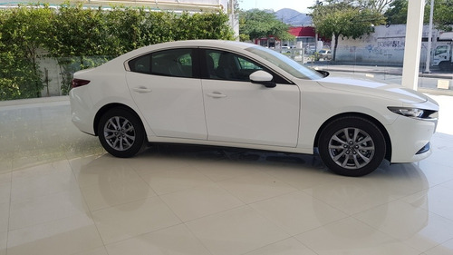 Mazda 3 Touring 2.0 Mecánico Blanco Nieve Perlado