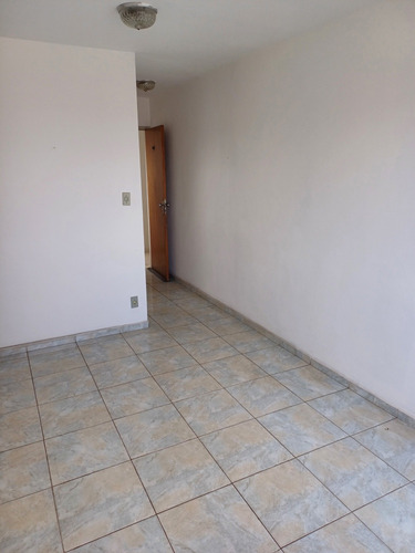 Apto De 1 Dorm. Com Garagem.
