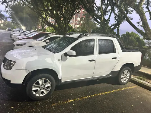 Duster Oroch 2017, 4x2 Muy Buen Estado