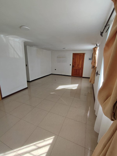 Amplia Casa En Arriendo - Paine