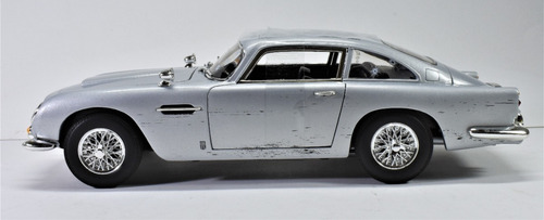 Aston Martin Db5 James Bond 007 Escala 1:18 Autoworld Color Plateado