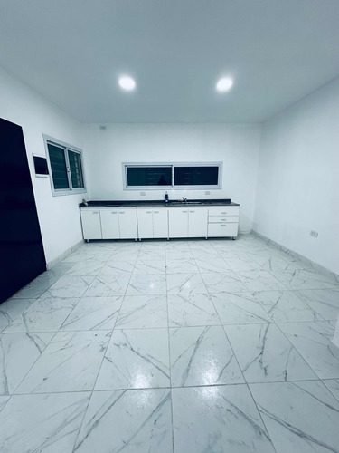 Complejo 4 Duplex + 2 Galpones En Temperley C/renta