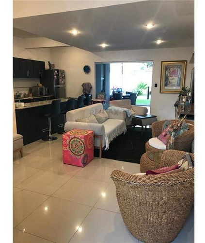 Imagen 11 de 14 de Vendo Dúplex En Luque: 3 Habitaciones Y 2 Baños.