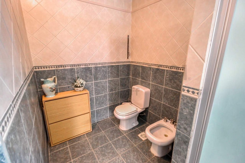 Casa En Venta De 3 Dormitorios Con Patio Y Cochera