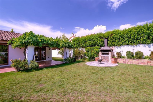 Casa En Venta De 4 Dorm. En Colina