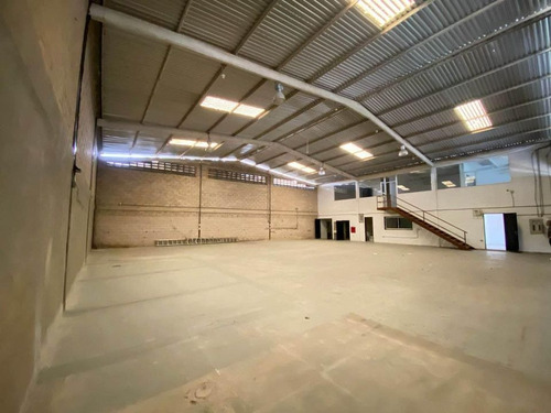 Se Alquila Galpón De 550 M2 Av Bolívar De Valencia Dtlz/2