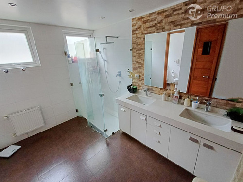 Casa En Venta Av. Bosques De Montemar En Concón