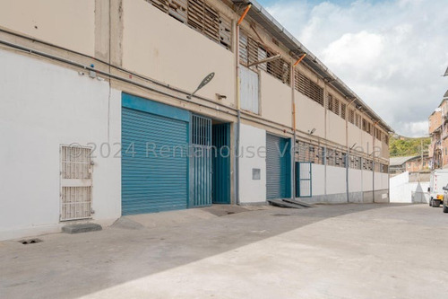 Local Comercial De 900 M2 Ubicado En La Zona Industrial De San Antonio