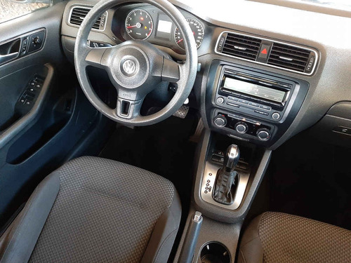 Volkswagen Jetta 2012 4p Style L5/2.5 Aut