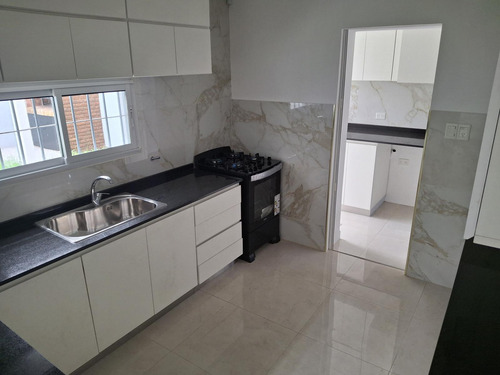 Casa De 6 Ambientes En Alquiler La Lucila