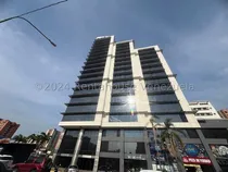 Comprar En Alquiler Moderna Oficina En Torre Empresaria, Con 2 A\u002Fa De 5 Toneladas C\u002Fu, Recepcion Y Sub Dividida En 4 Cubiculos En Vidrios, 2 Salas De Baño Y Mas, Hagamos Negocios, Contactame Dennymar B4b8o69