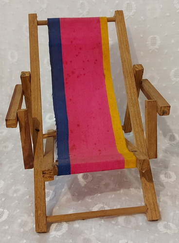 Imagen 5 de 6 de Antigua Reposera Para Muñecas En Lona Y Madera.
