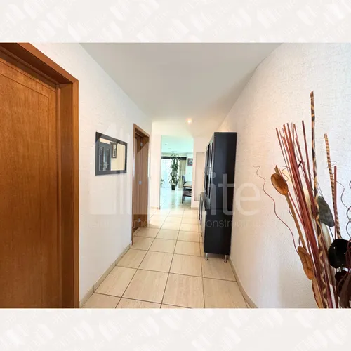 Casa En Venta Con Amplio Jardin En Cumbres Del Lago