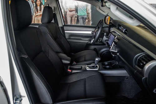 Imagen 17 de 18 de Toyota Hilux Srv 4x4 Aut 2021