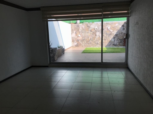 Imagen 4 de 13 de Casa En Renta En Metepec, Fracc. Olivar Del Prado A 2 Min. De Av. Lerma Rápida Salida A Ciudad De México. Cerca De Colegios, Servicios, Parques A 2 Cuadras Del Nuevo Continente