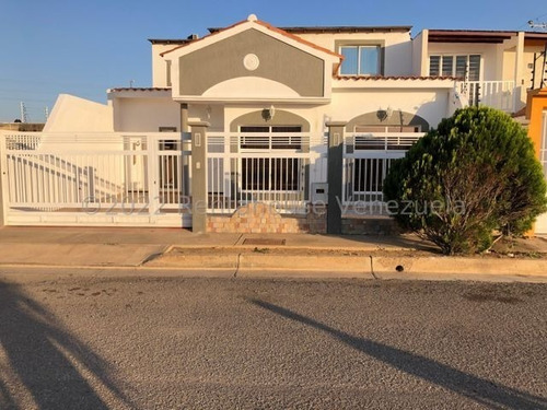 Imagen 11 de 11 de Hermosa Casa Duplex, Con Amplios Y Funcionales Espacios De Muy Buen Gusto. Sobresale Cada Detalle, Especialmente Su Cocina Estilo Italiana Con Topes De Granito. #22-18477.