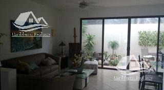 Casa En Venta En Cancun Arbolada / Codigo: B-emm101