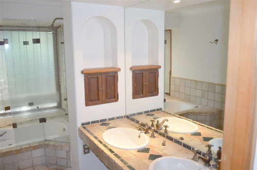 Casa En Venta Lo Barnechea De 5 Dorm. En Lo Barnechea
