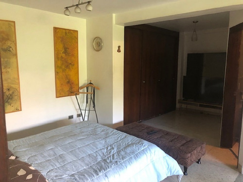 Imagen 14 de 24 de En Venta Espectacular Ph, En La Urb. El Marqués, A Pocos Metros Del Ávila, Con Excelente Vista Desde Todas Las Áreas, Iluminado, Fresco, Clima De Montaña, Espacioso Y Remodelado.