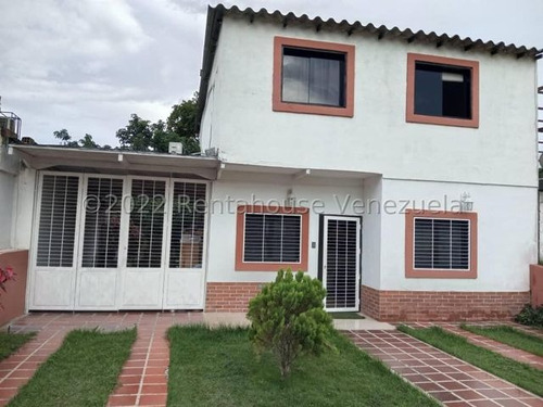 Desiree Cárdenas Asesora Inmobiliario De Rentahouse  Vende Hermosa Casa 