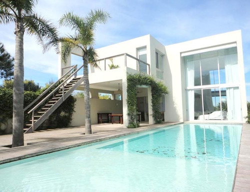 Casa En Venta De 4 Dormitorios En Laguna Blanca