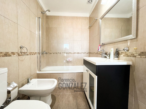 Departamento 4 Amb Con Cochera. 2 Baños. Piso Unico