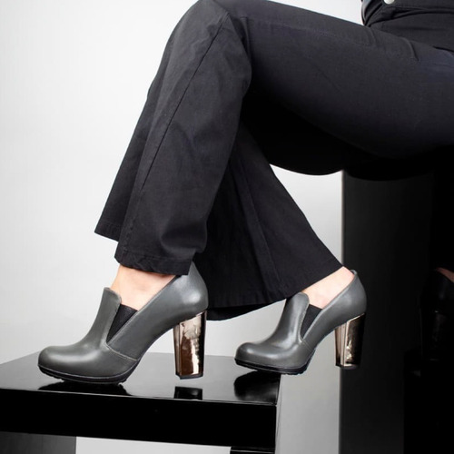 Imagen 2 de 7 de Zapatos De Mujer De Cuero Gris Magnalio - Ferraro -