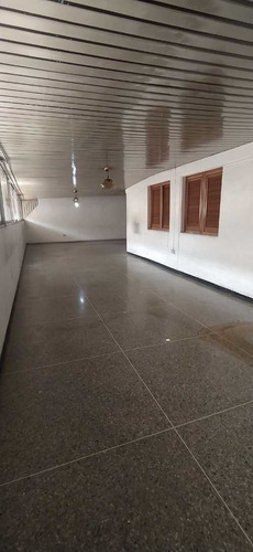 Imagen 10 de 22 de Venta De Apartamento A Remodelar 84,75+90mts2, 3h/2b/3pe Quita Crespo