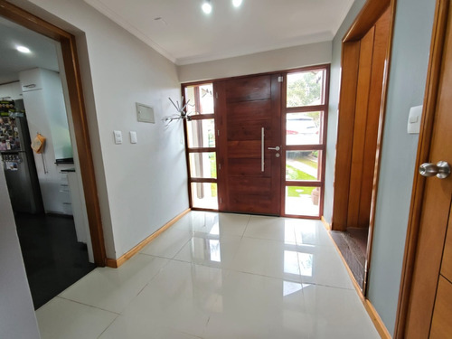 Broker Bosques 5d-5b-sala Estar- Piscina - Patio