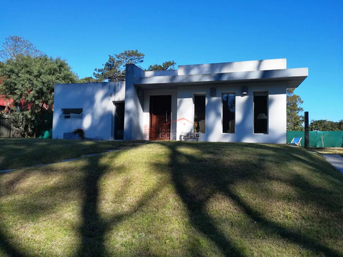 Casa En Alquiler De Temporada Y Venta En Punta Del Este, A Pocas Cuadras Del Shopping